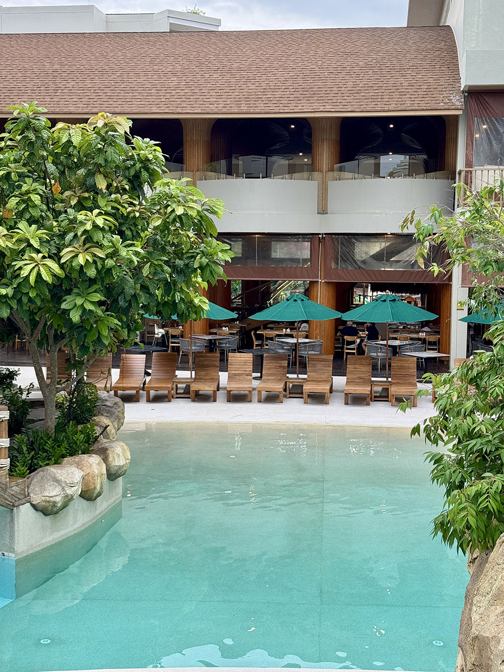 Карон, Отель Phuket Emerald Beach где находится