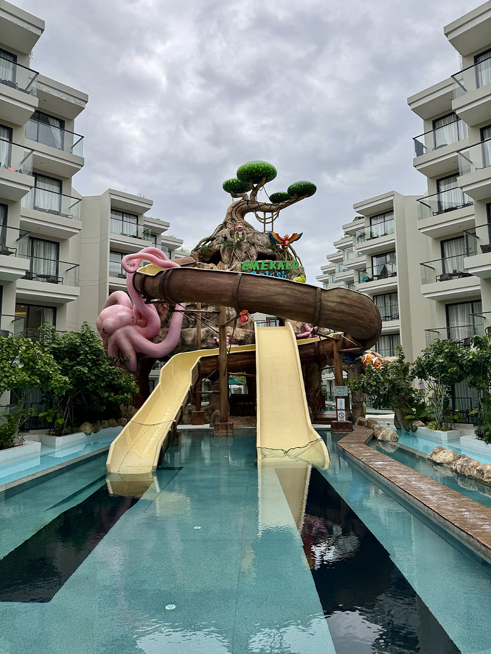 Карон, Отель Phuket Emerald Beach часы работы