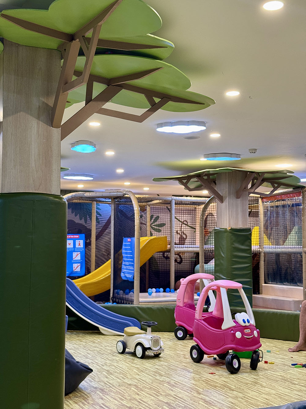 Карон, Отель Phuket Emerald Beach точный адрес