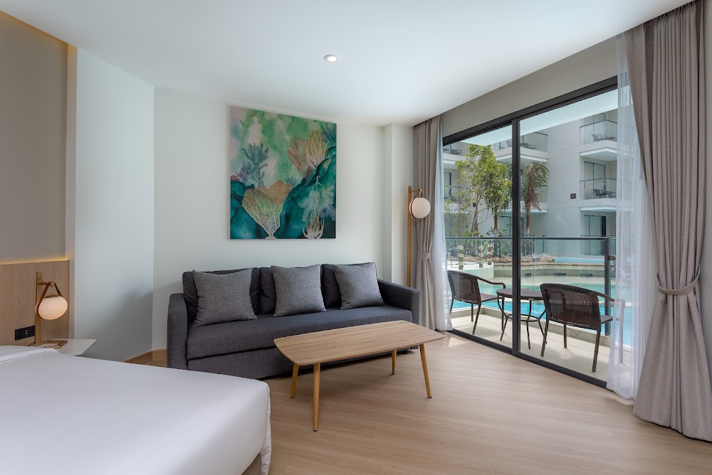 Карон, Phuket Emerald Beach Resort карта