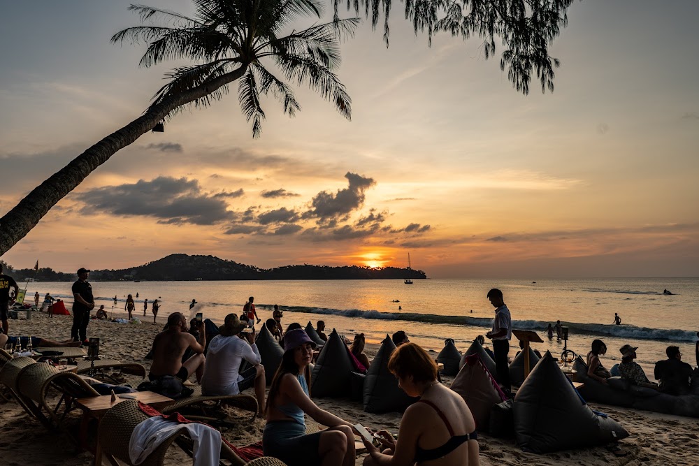 Банг Тао, YUUHI Beach Club & Karaoke сходить