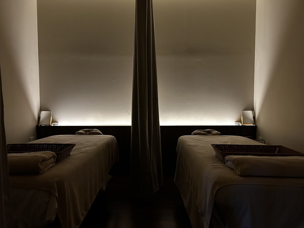Банг Тао, Pinewood Massage and Spa часы работы