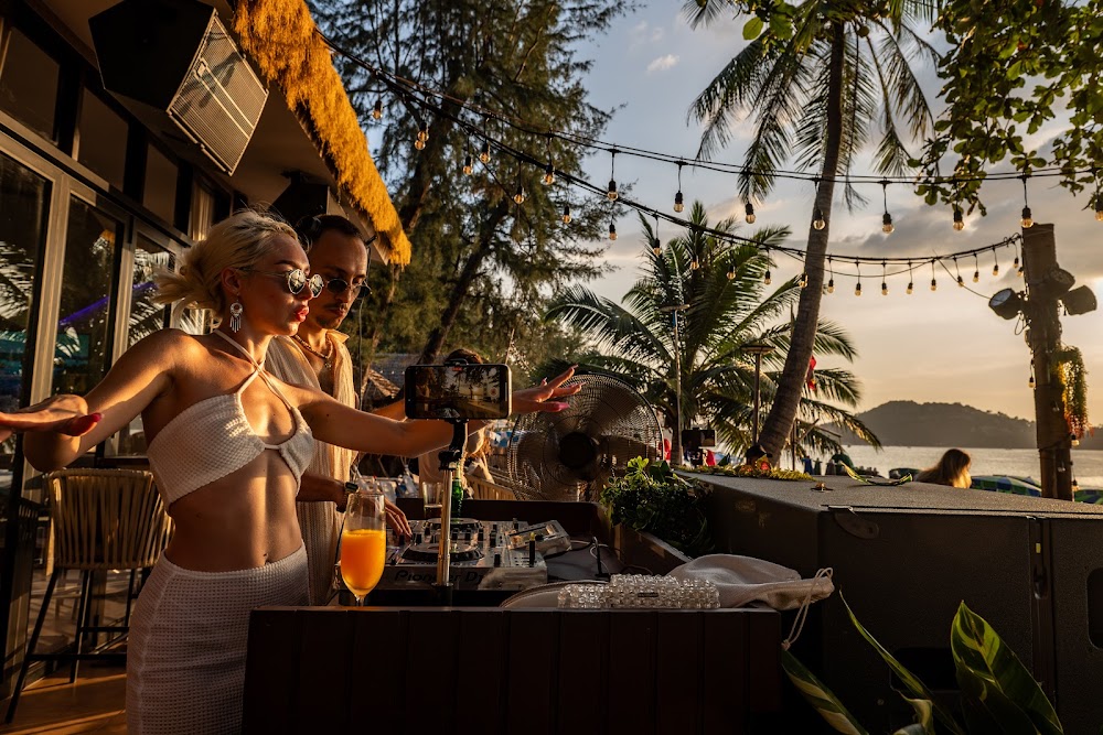 Банг Тао, YUUHI Beach Club & Karaoke как доехать