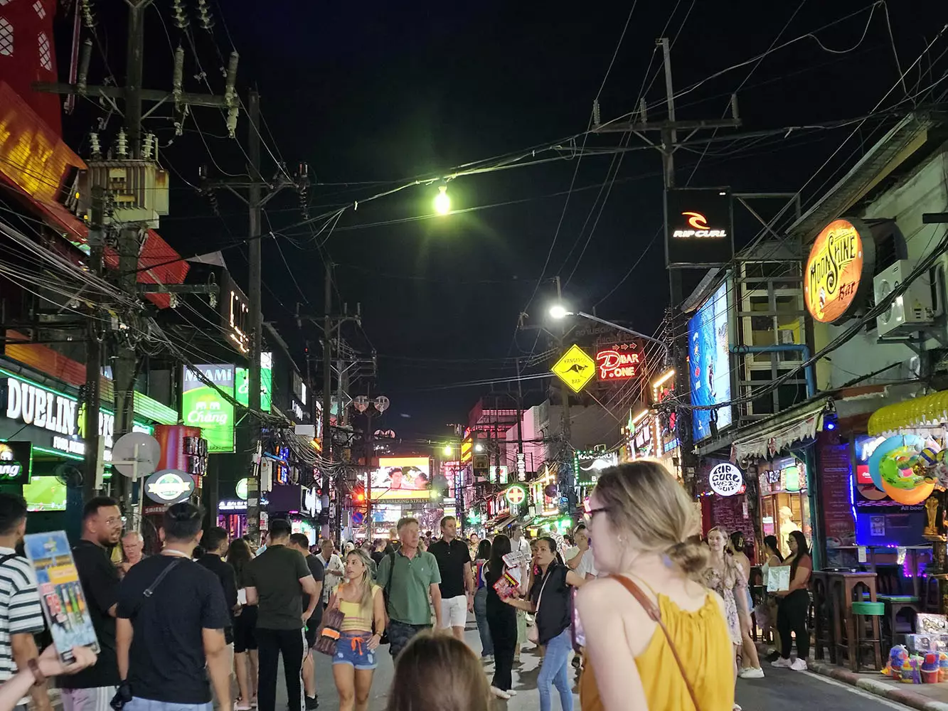 Patong, Бангла-Роуд сходить