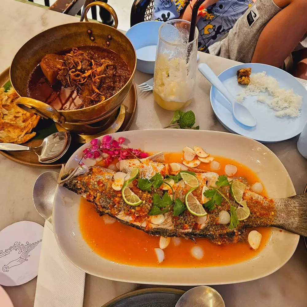 Chalong, Bucha Gallery and Restaurant найти