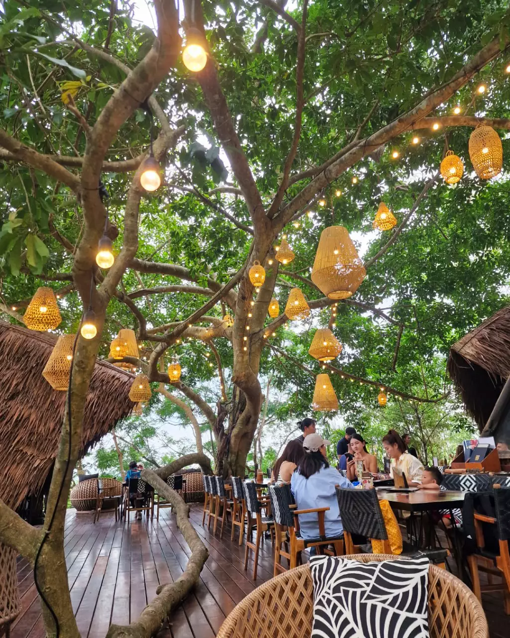 Phuket Town, Three Monkeys Restaurant найти