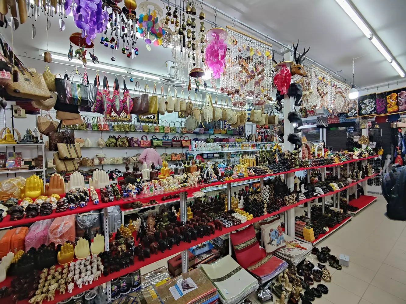 Patong, Bina souvenir & spa shop посетить