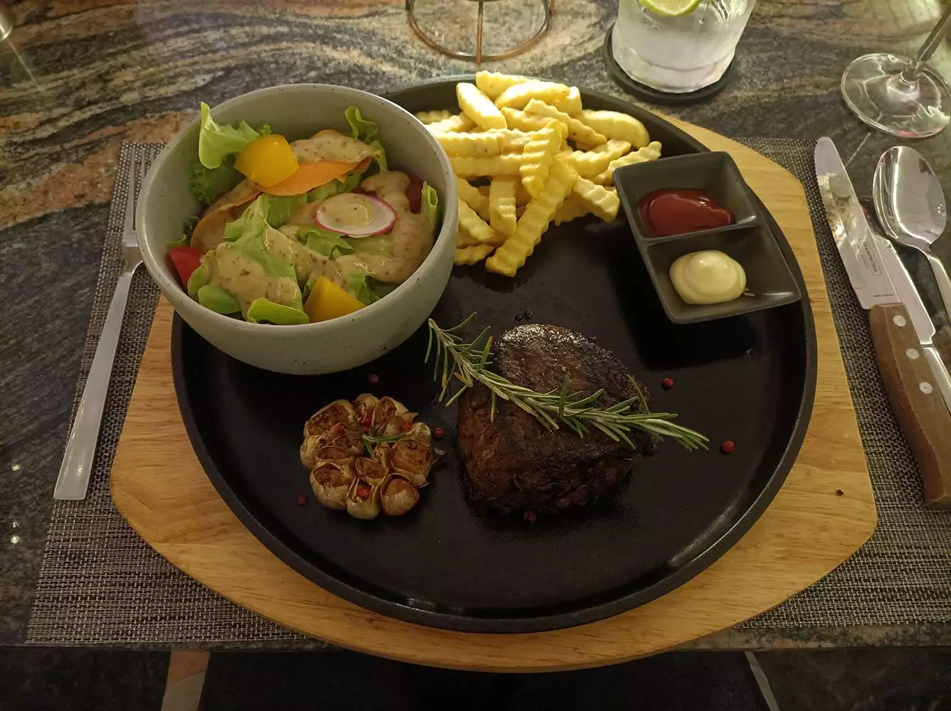 Bang Tao, Eden by the Lake Restaurant & Lounge on Boat Avenue, Phuket (Eden Grill) время работы