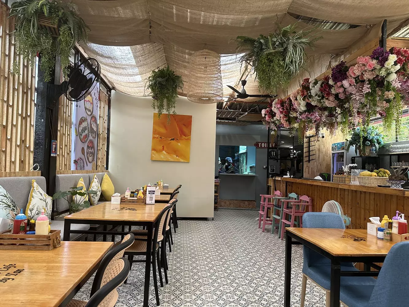 Karon, Elephant Cafe’ by Tan где находится