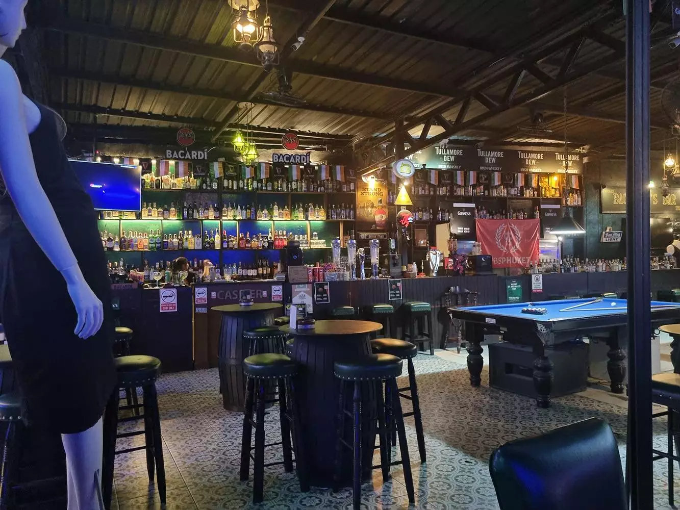Kata, Back Cat’s Bar посетить