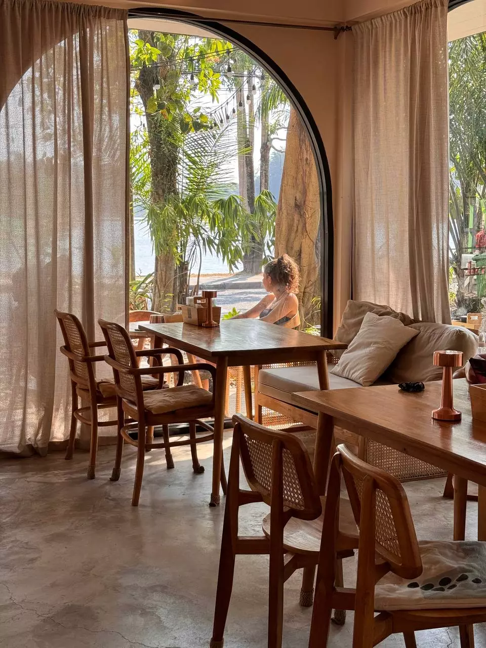 Nai Harn, AVO Kitchen & Wine working hours