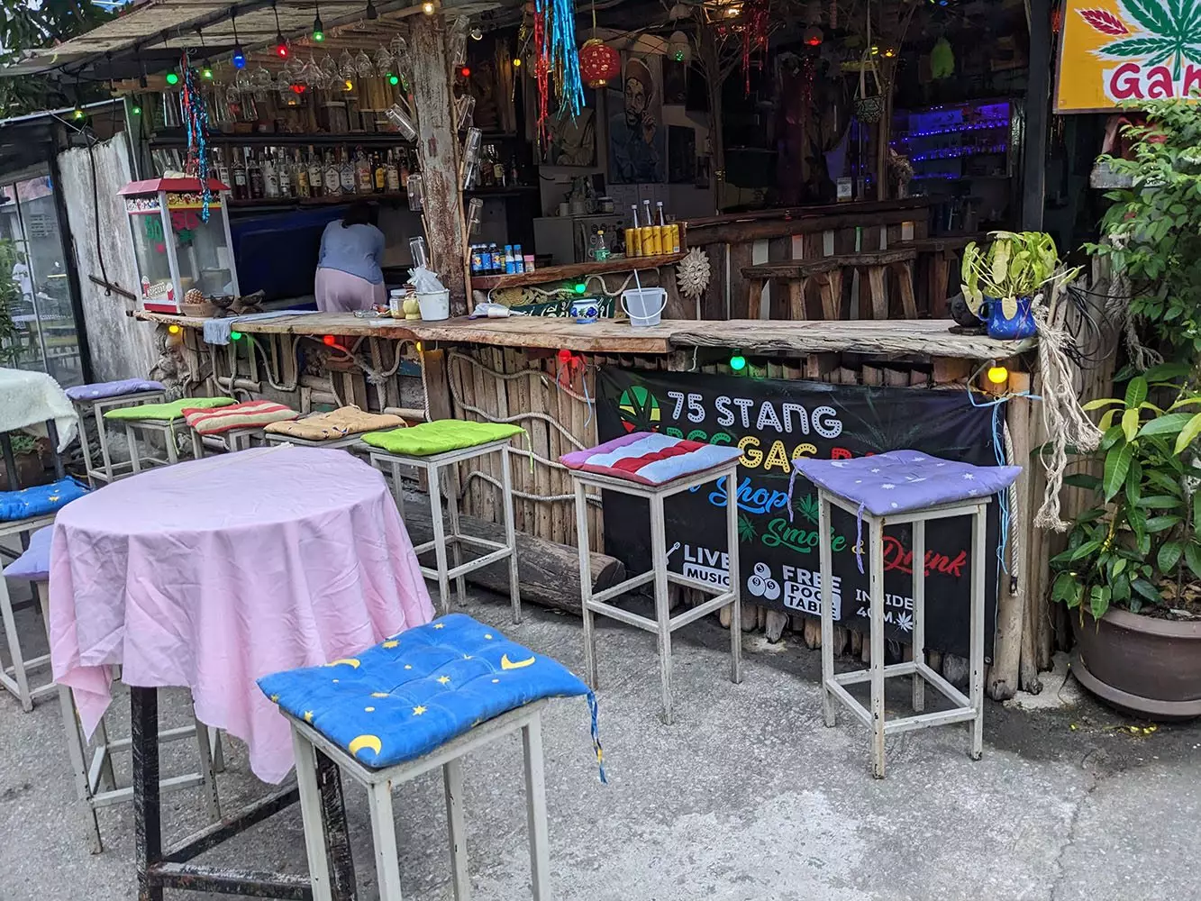 Karon, 75stang Art and reggae bar часы работы