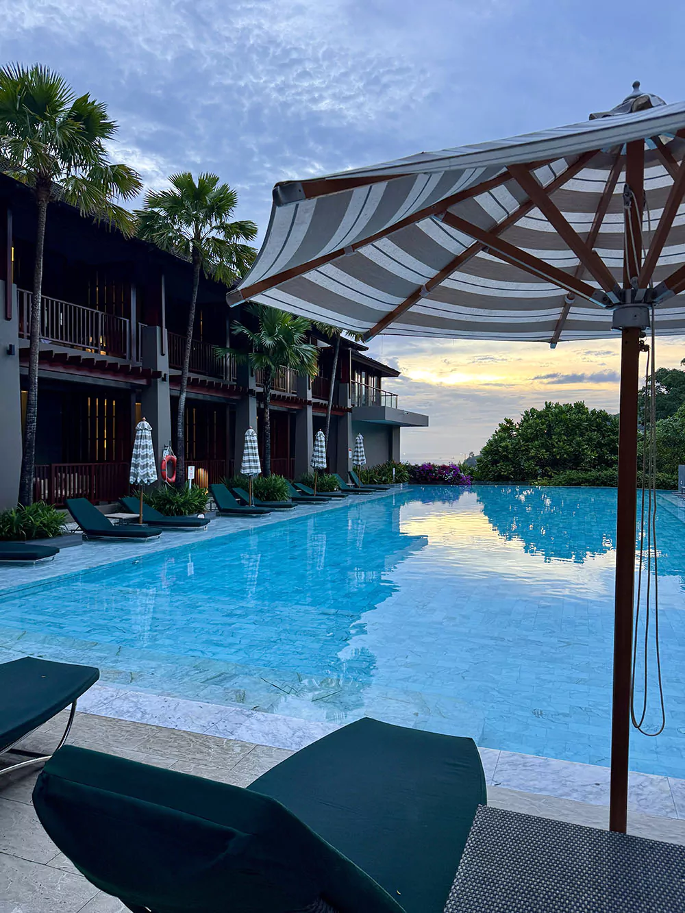 Патонг, Avista Hideaway Hotel working hours