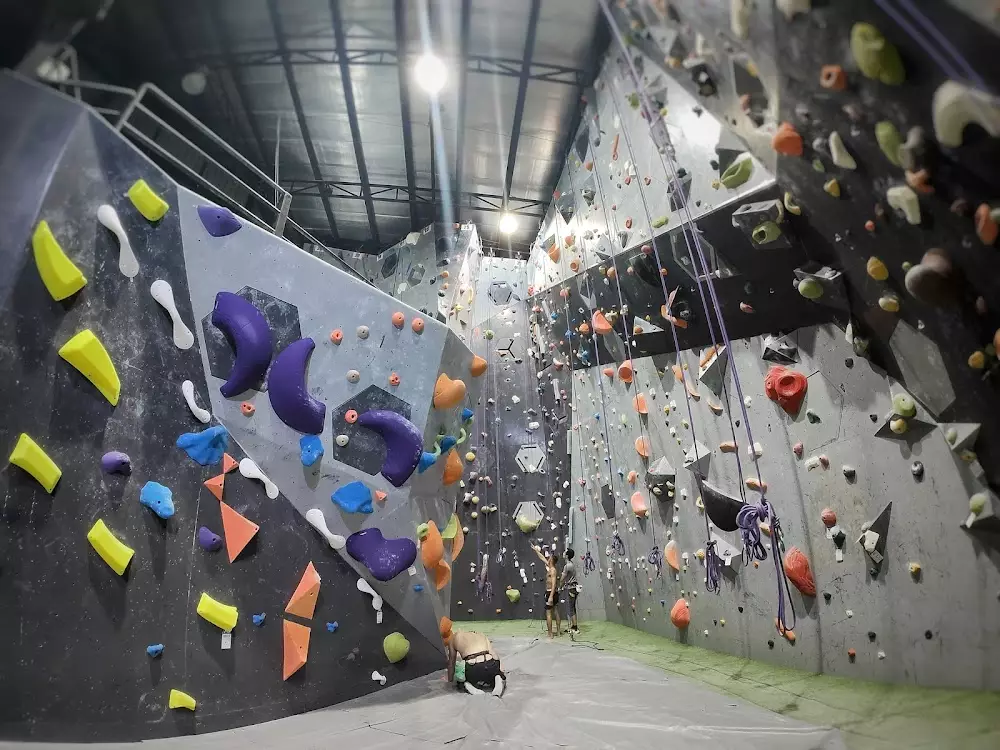 Si Sunthon, REBEL Rock Climbing время работы