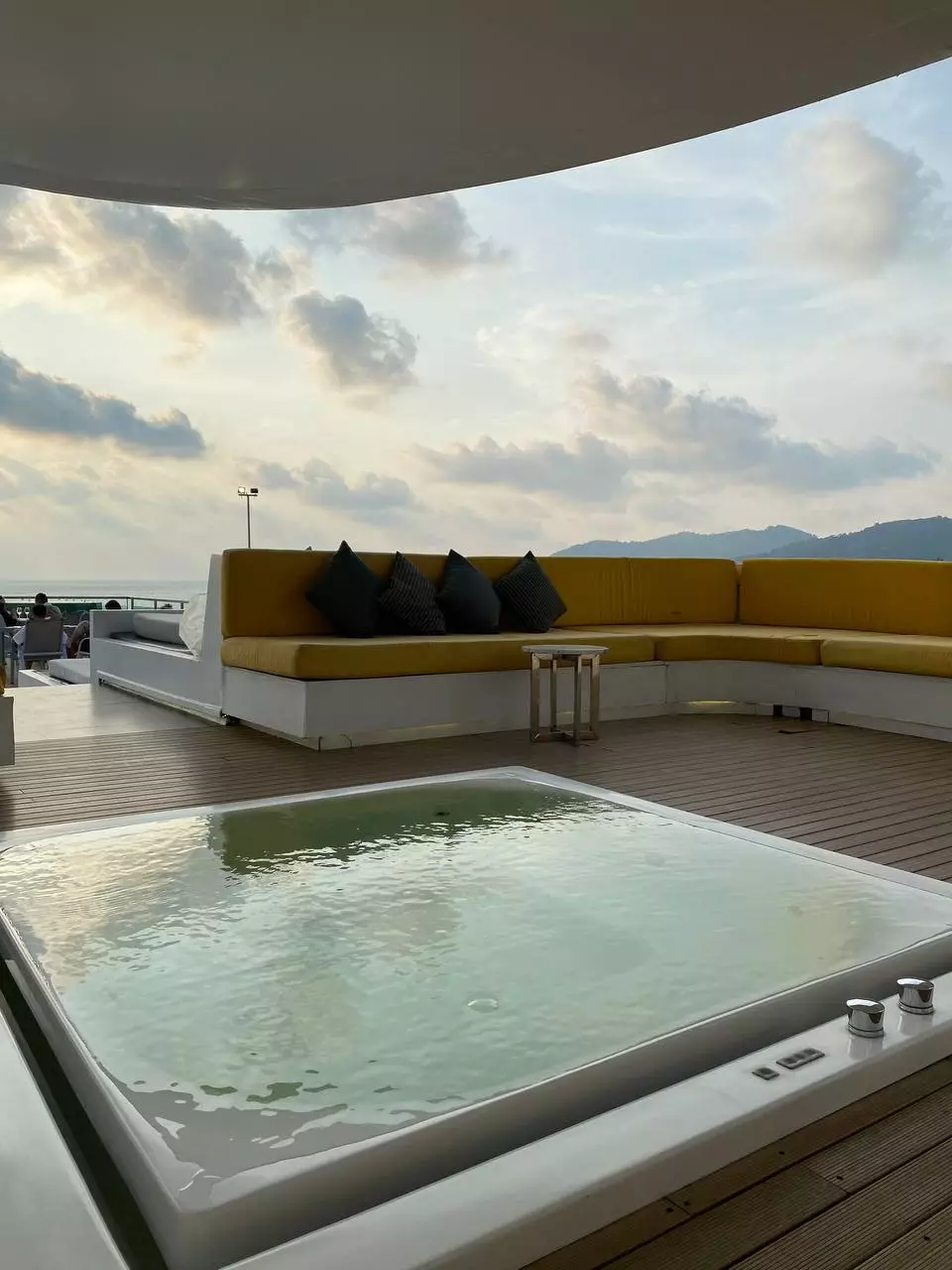Patong, Kee Sky Lounge – Rooftop часы работы