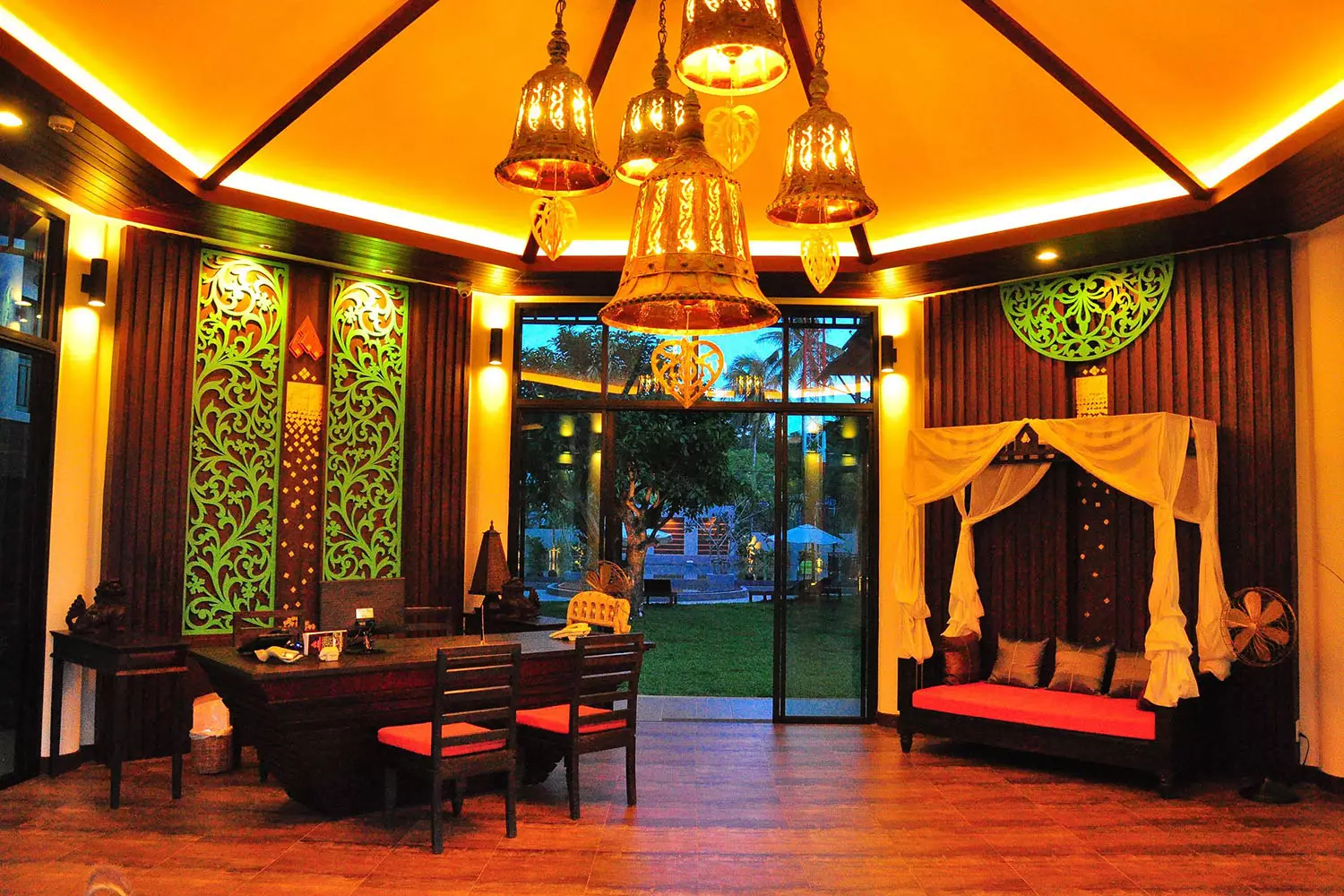 Rawai, Navatara Phuket Resort working hours