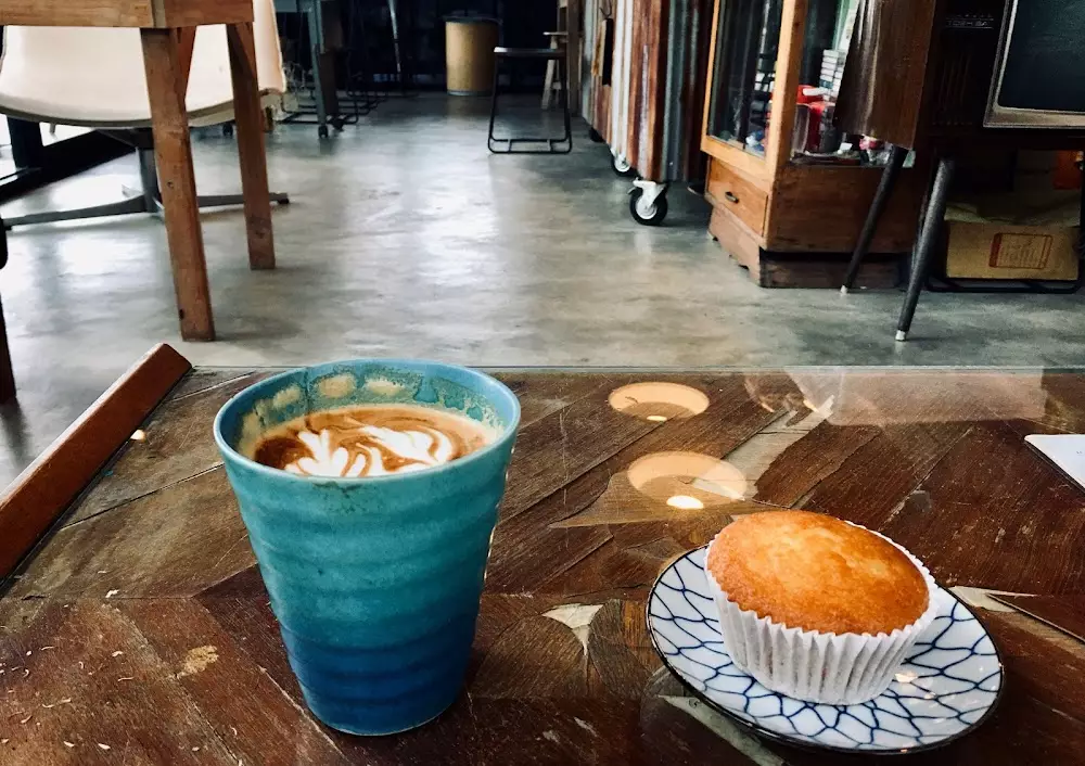 Chalong, 162 Cafe найти