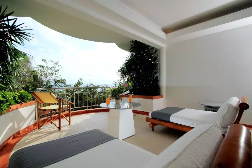 Kata, Mom Tri’s Villa Royale working hours