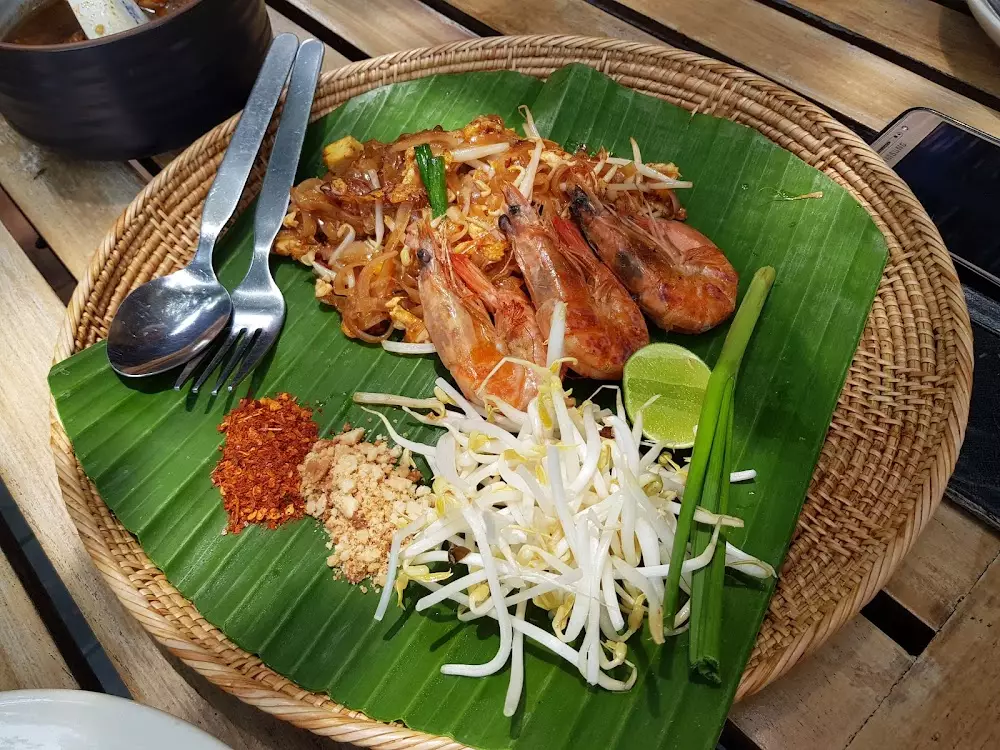 Thep Krasatti, Ma Doo Bua Stay l location