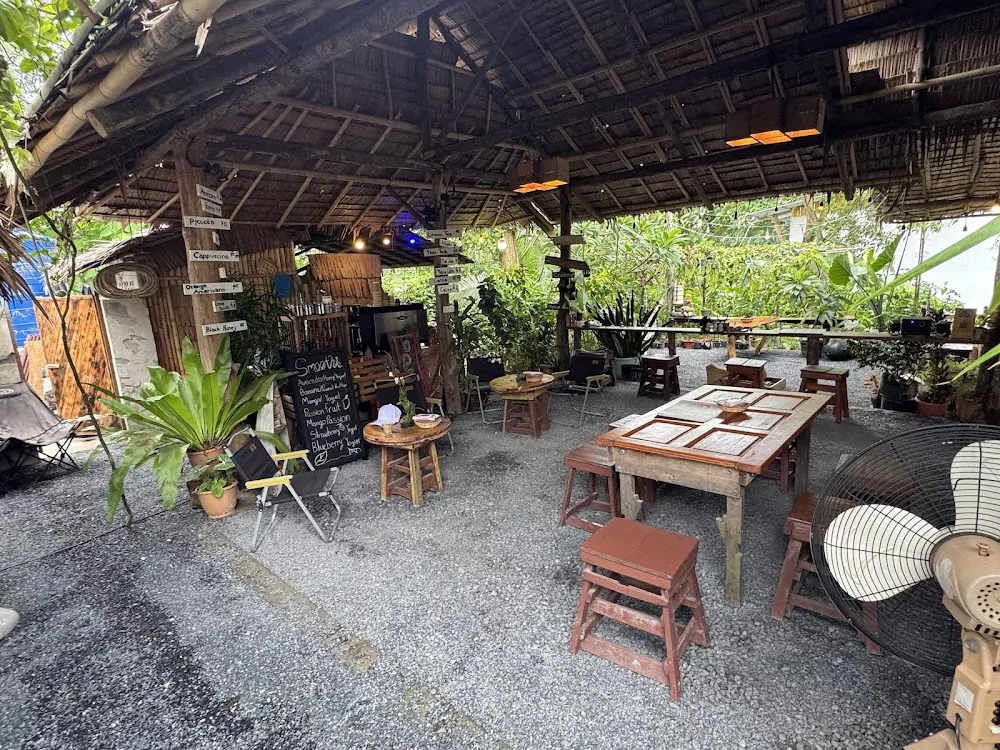 Si Sunthon, OOO Burger & Pizza location