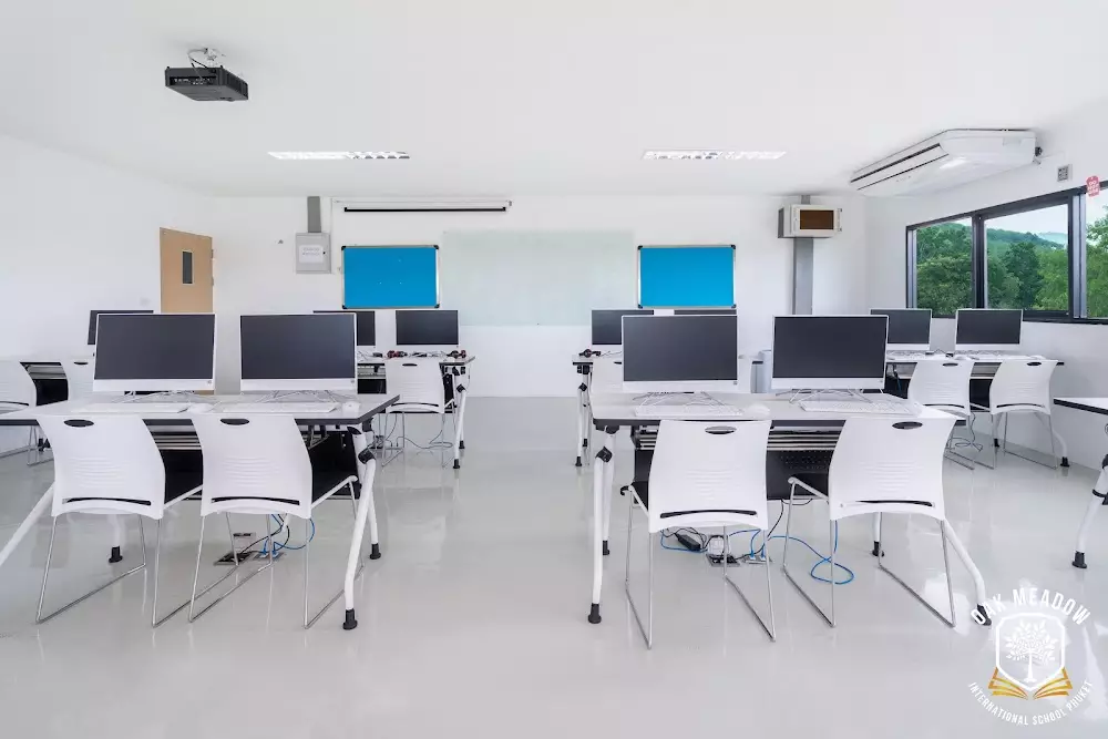 Chalong, Oak Meadow International School время работы
