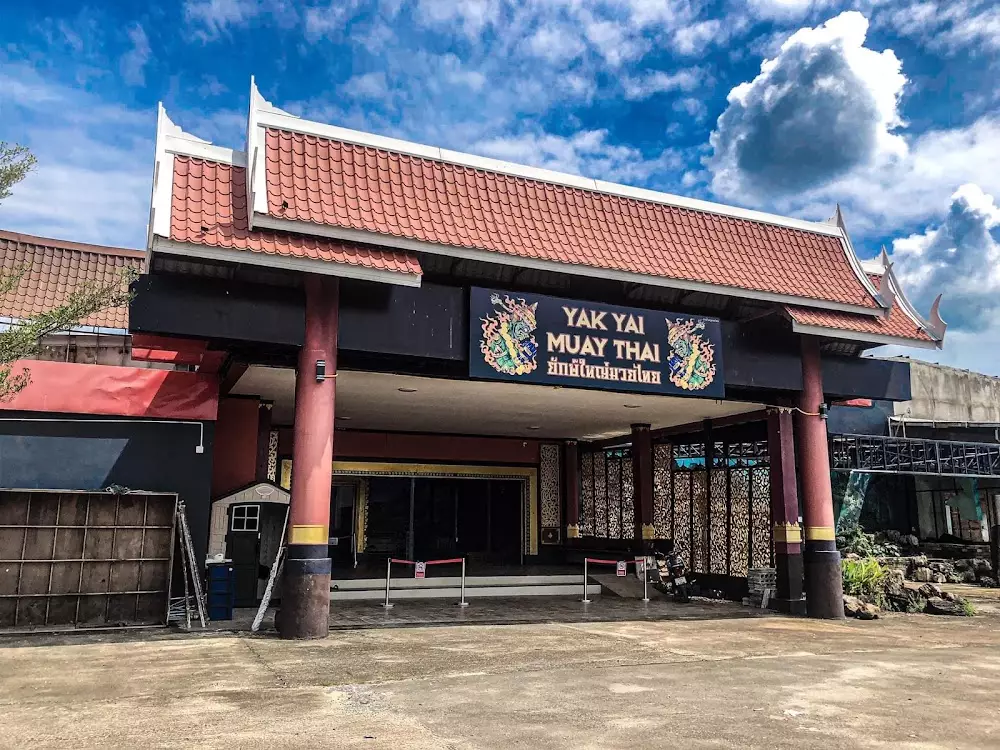 Chalong, Yak Yai Muay Thai маршрут