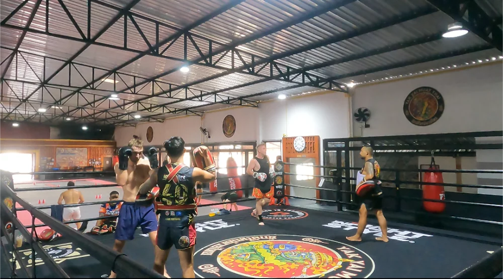 Chalong, Yak Yai Muay Thai часы работы