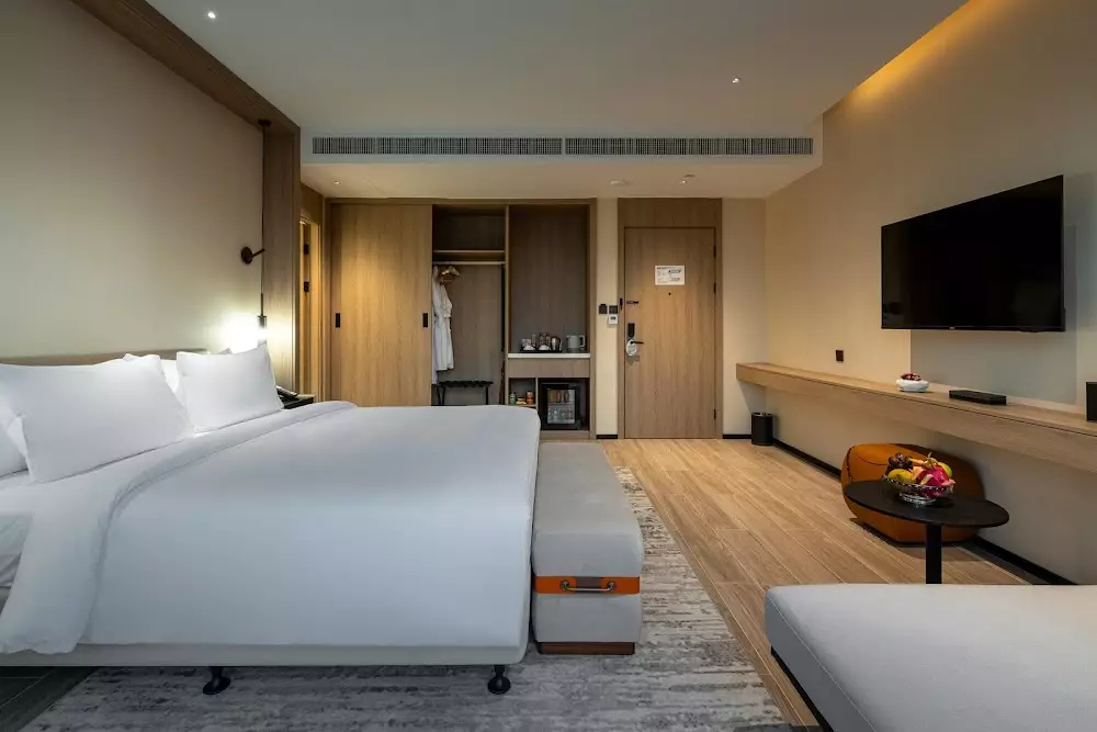 Bang Tao, Laya Resort Phuket Island часы работы