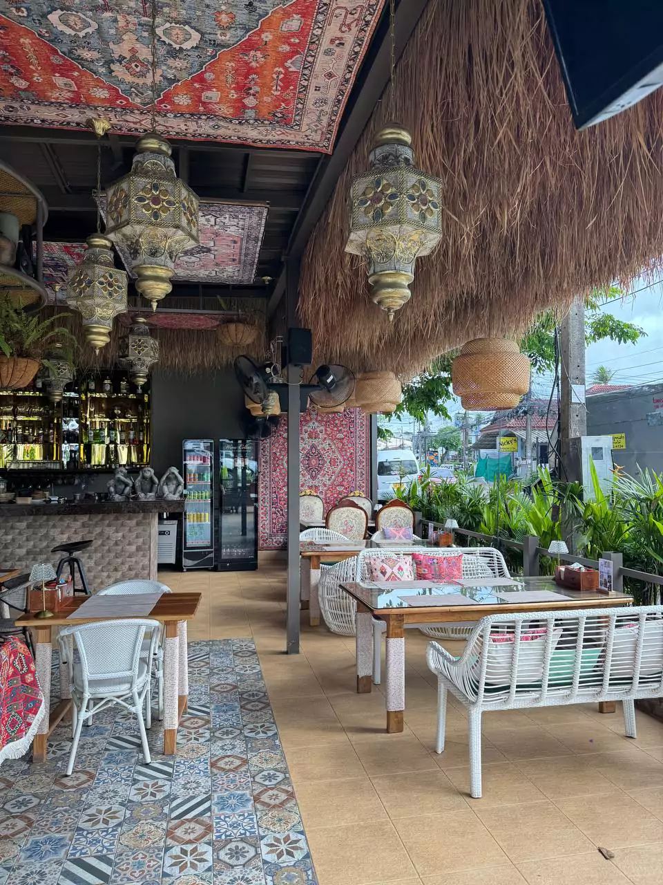 Rawai, Gagarin Chaihana opening hours