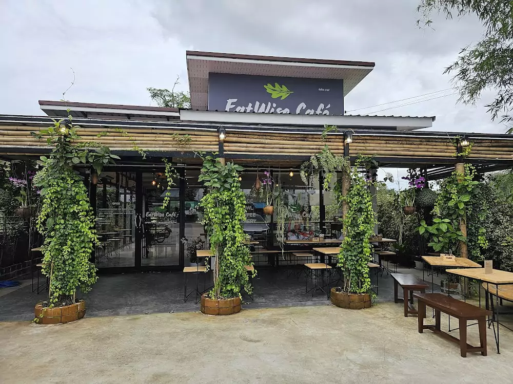 Банг Тао, EatWise Cafe сходить