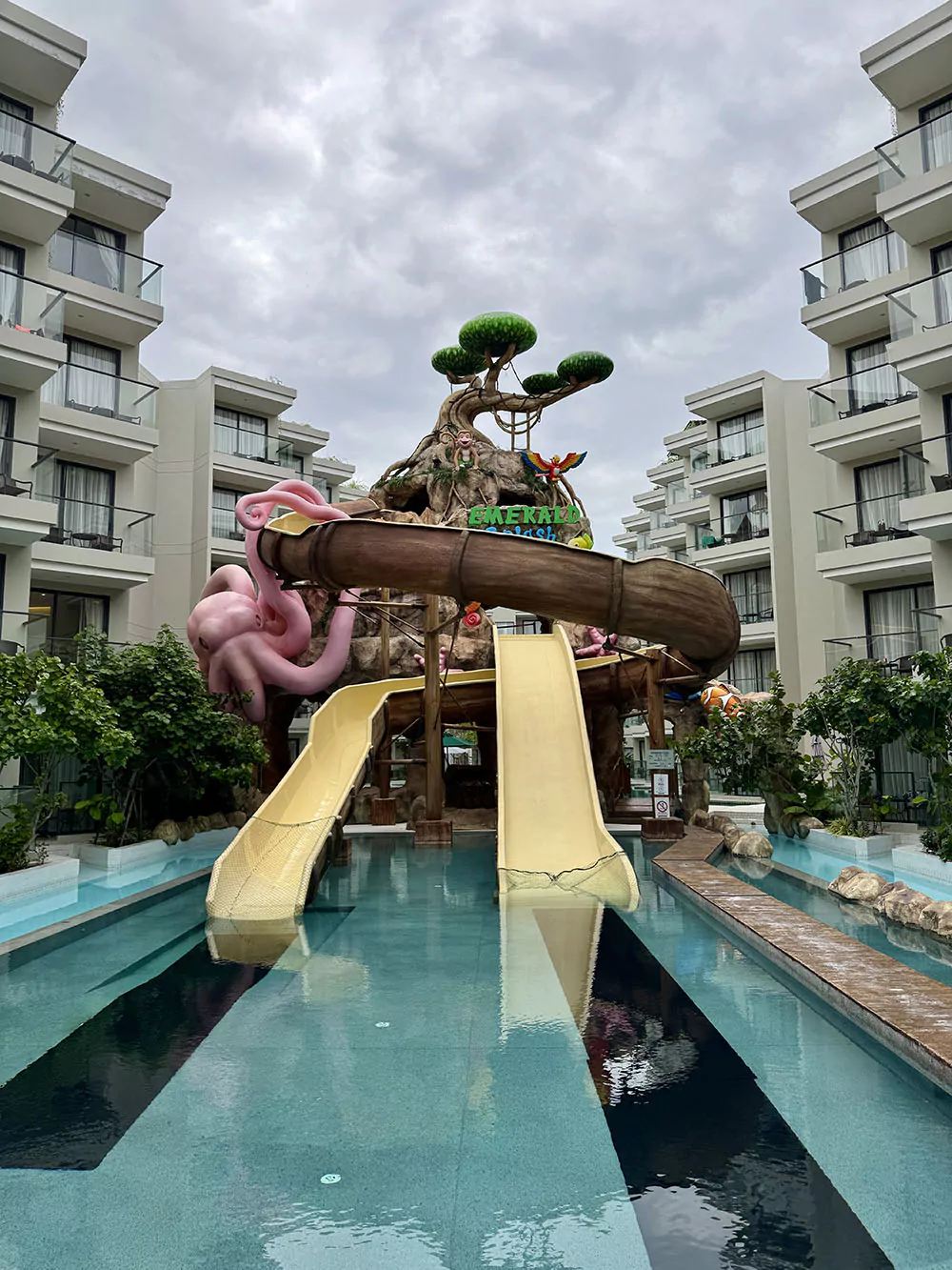 Карон, Отель Phuket Emerald Beach часы работы