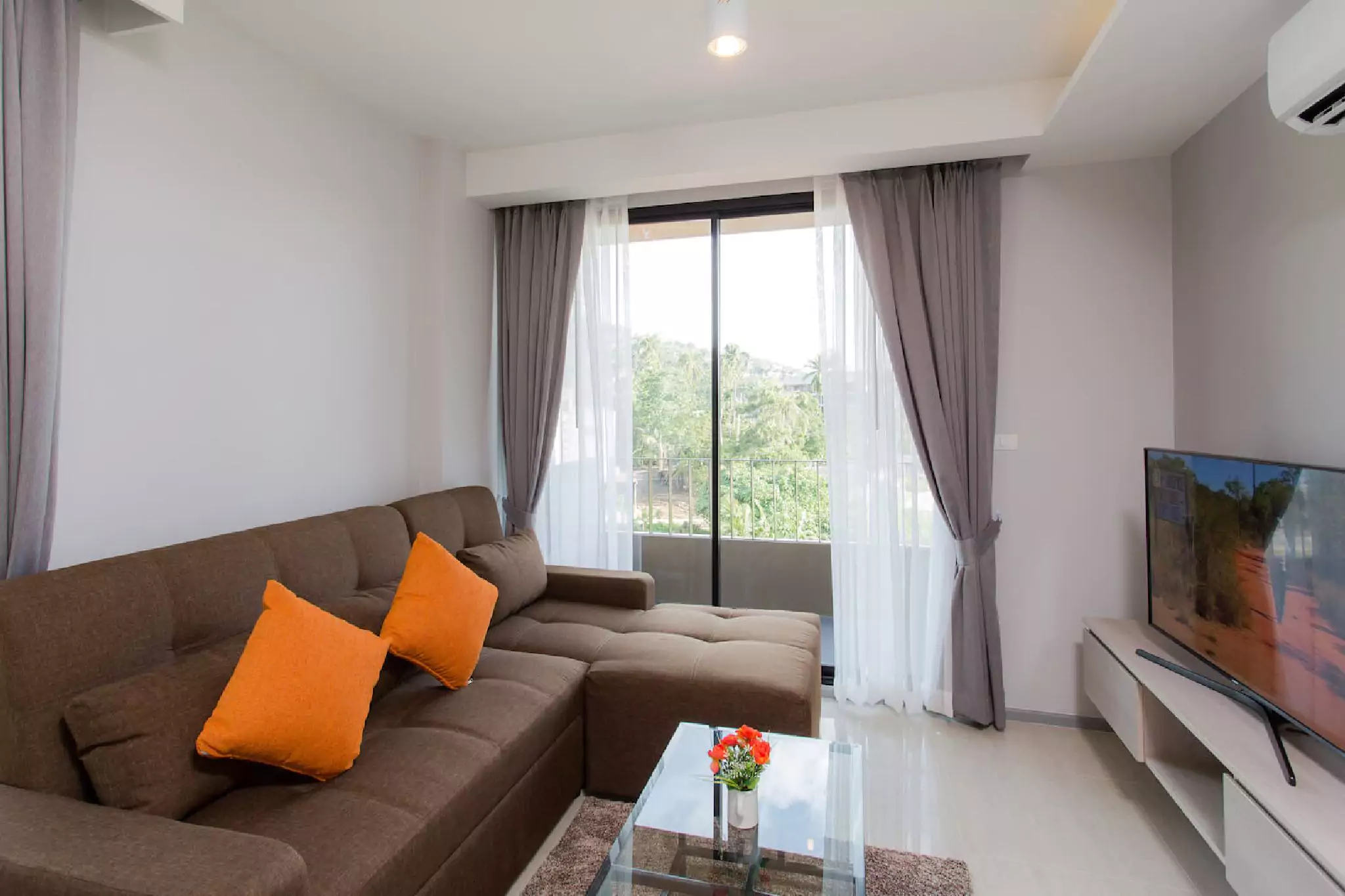 Bang Tao, 6th Avenue Surin Condominium visit