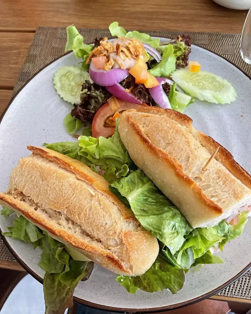 Patong, Le Bistrot location