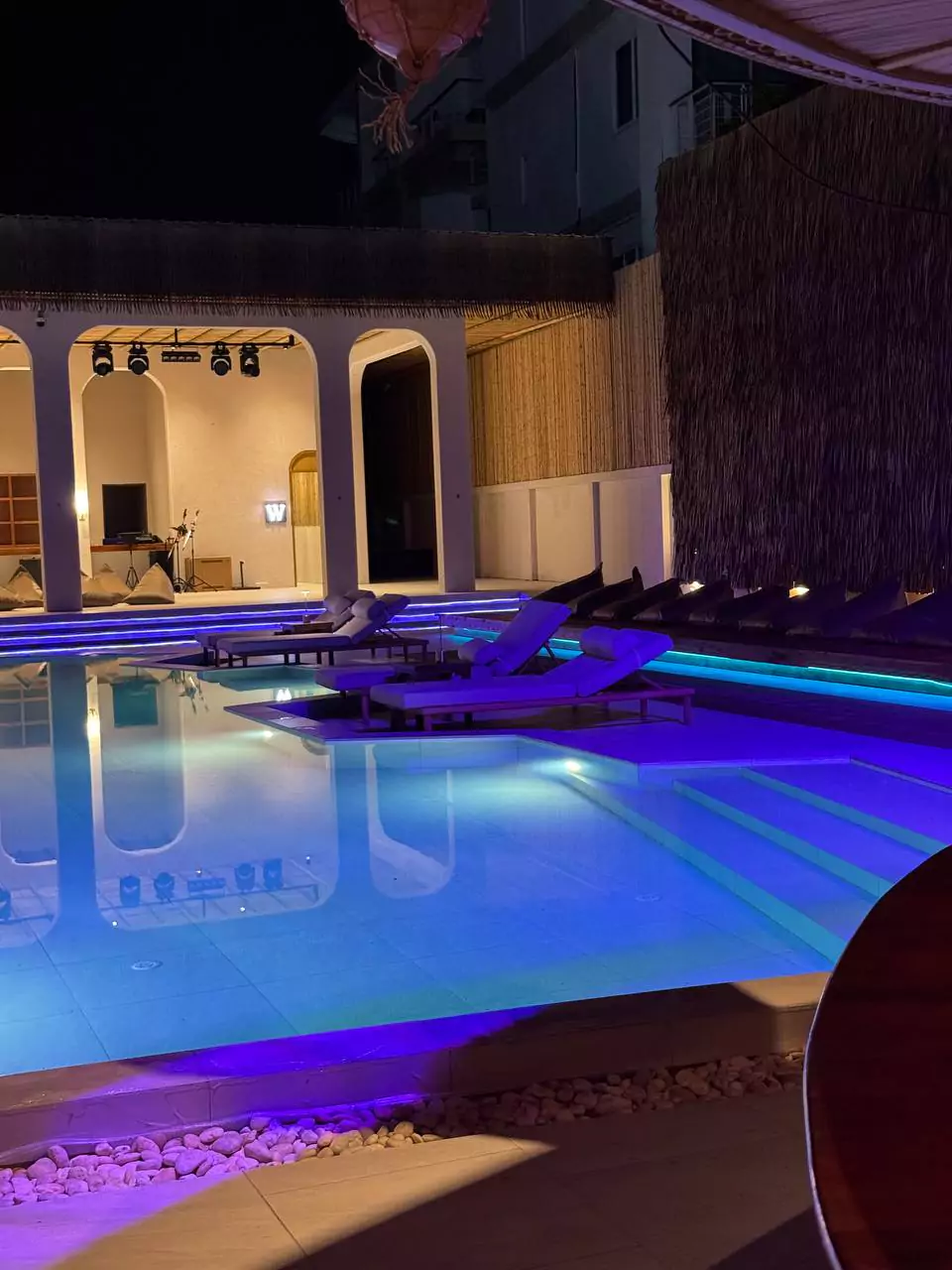 Раваи, Rawaiian Beach Club & Bar сходить