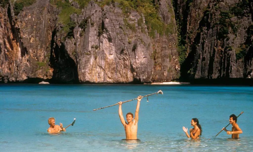 THE BEACH (2000) LEONARDO DICAPRIO, VIRGINIE LEDOYEN, GUILLAUME CANET BECH 030