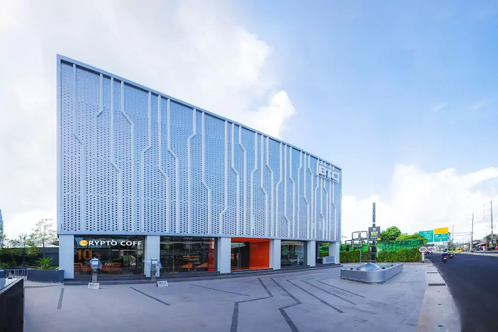 Чалонг, BTC Space – Blockchain Technology Center сходить