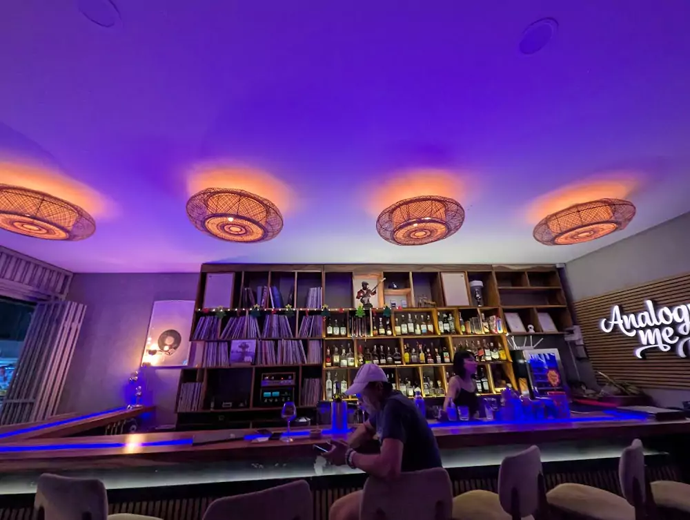 Банг Тао, AMP Listening Bar (Analogue Me Phuket) маршрут