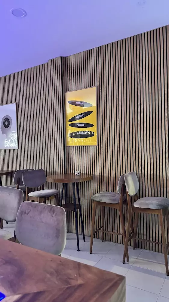 Банг Тао, AMP Listening Bar (Analogue Me Phuket) добраться самостоятельно