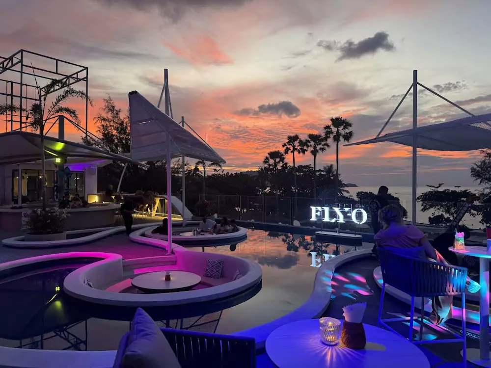 Патонг, FLYO Rooftop Beach Club Phuket время работы