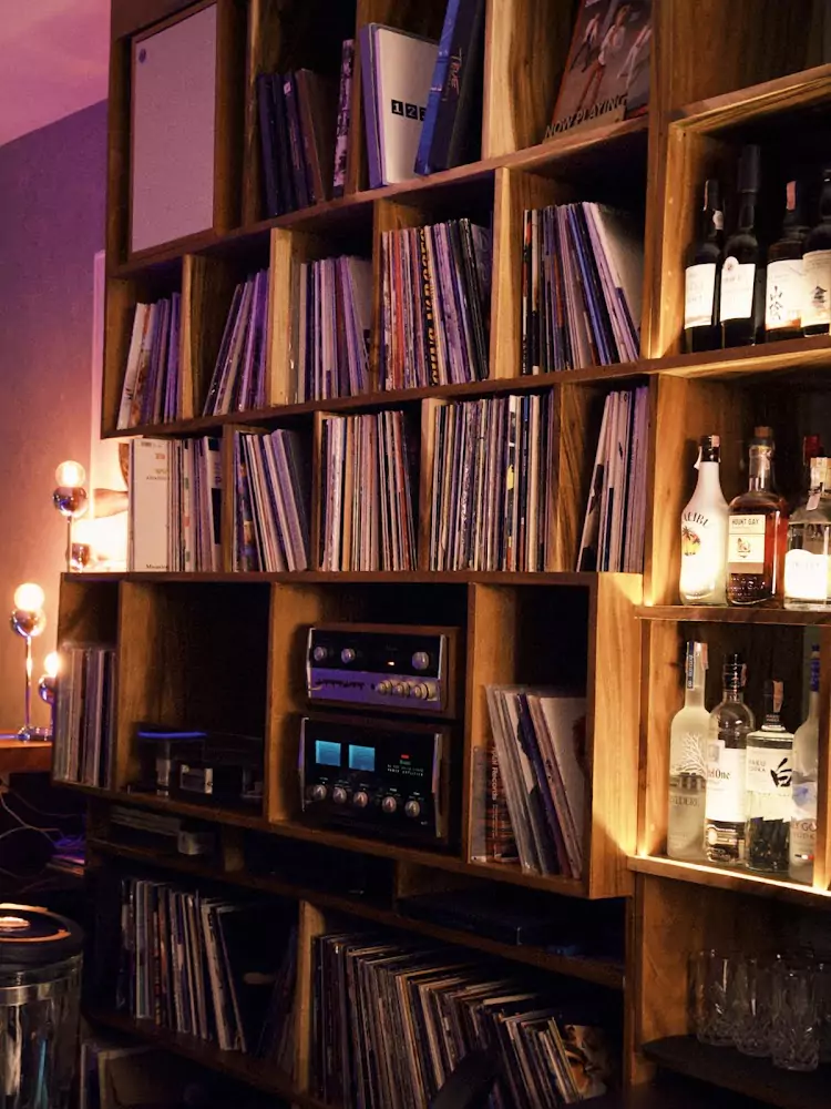 Банг Тао, AMP Listening Bar (Analogue Me Phuket) где находится