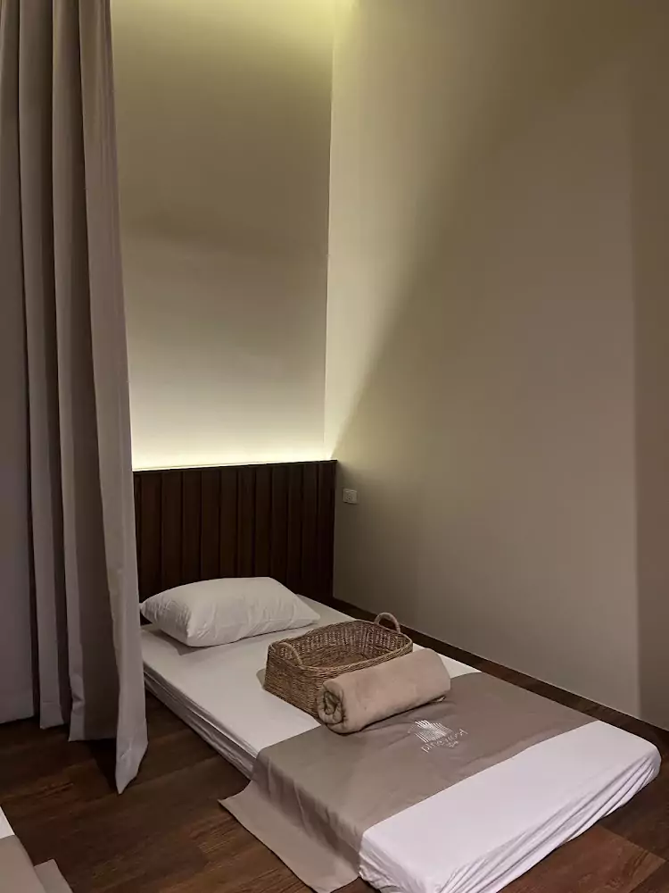 Bang Tao, Pinewood Massage and Spa visit