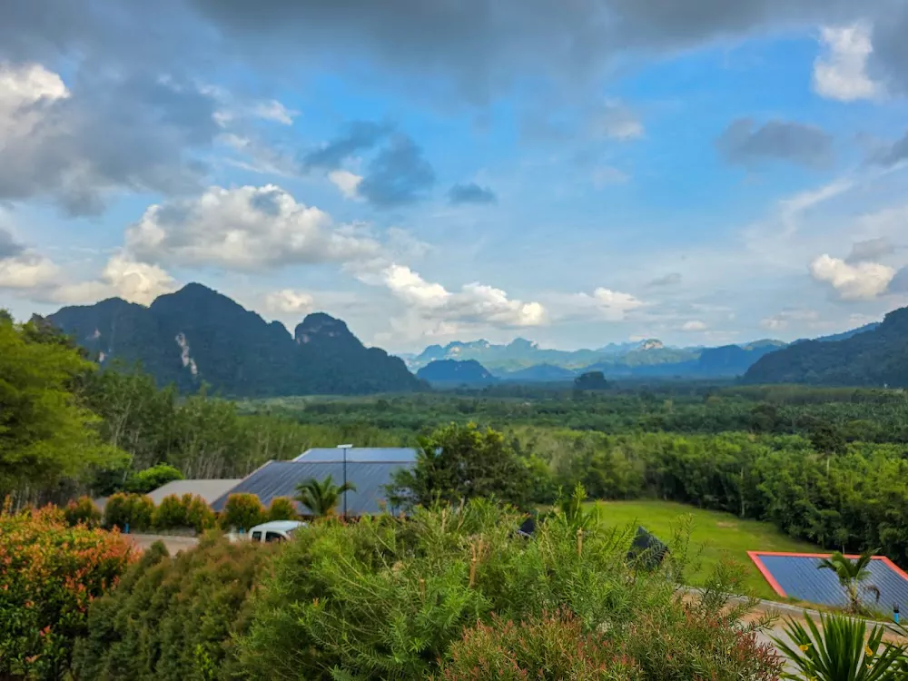 _8KCuam4AfOkS4Y2h0d4UIMqSvQFIF2w