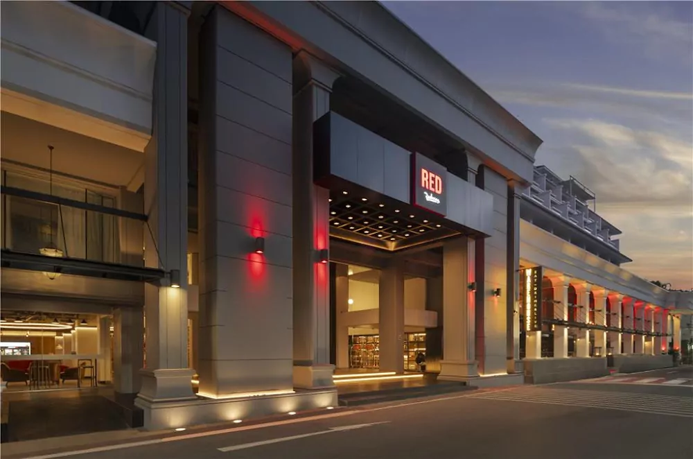 Патонг, Radisson RED Phuket Patong Beach посетить