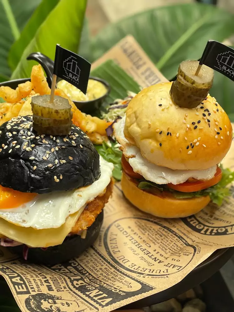 Камала, Black House Cafe сходить
