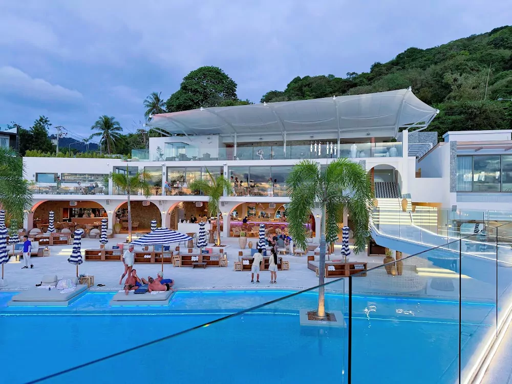 Fira Beach Club explore