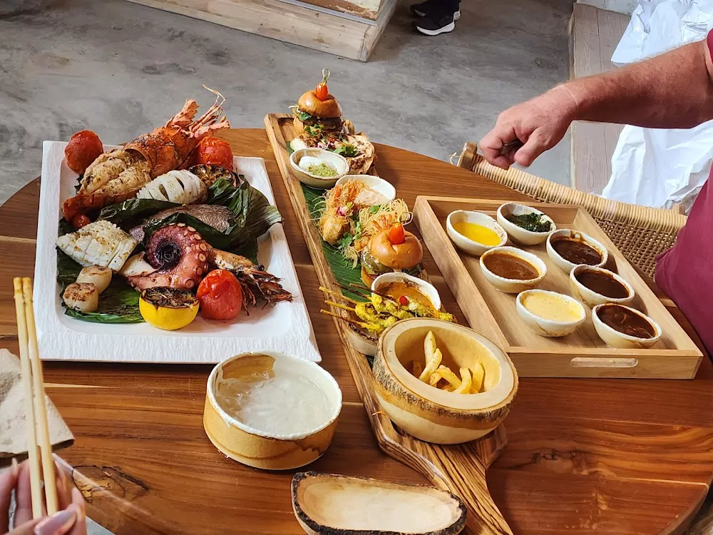 Банг Тао, Solis Beach Club Phuket найти