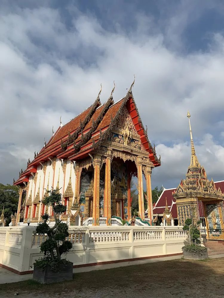 Bang Tao, Wat Choeng Thale working hours