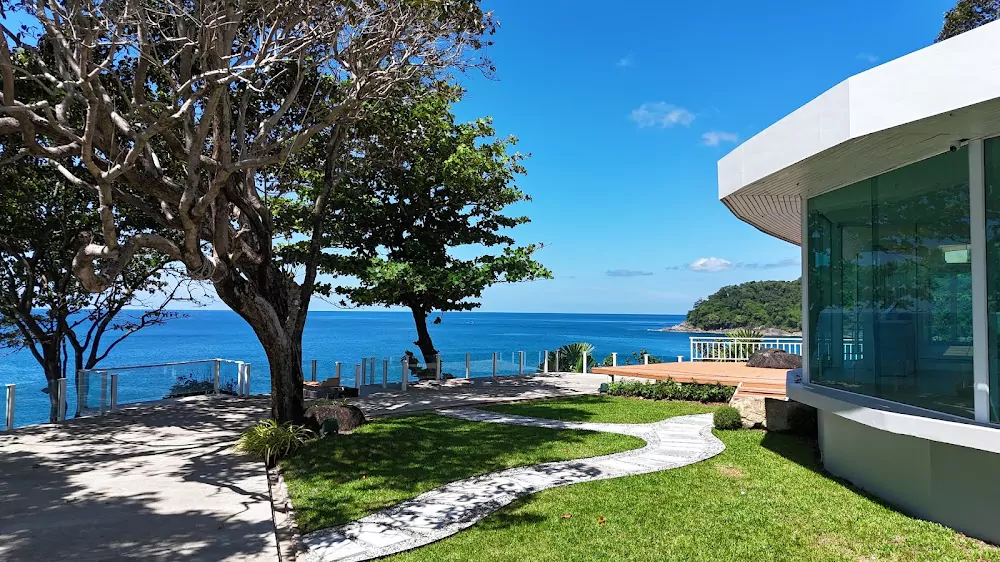 Karon, Anona Sunset Boutique explore