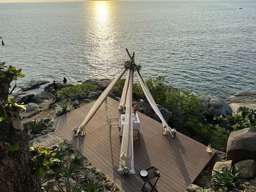 Карон, Cape Rock Cuisine добраться самостоятельно