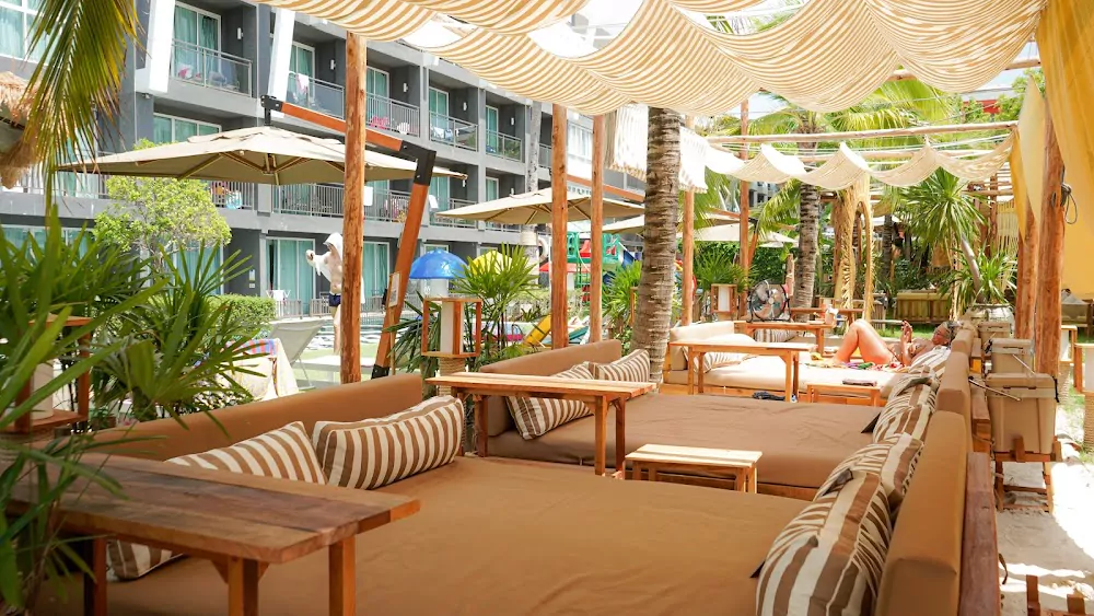 Karon, Lido Bar location